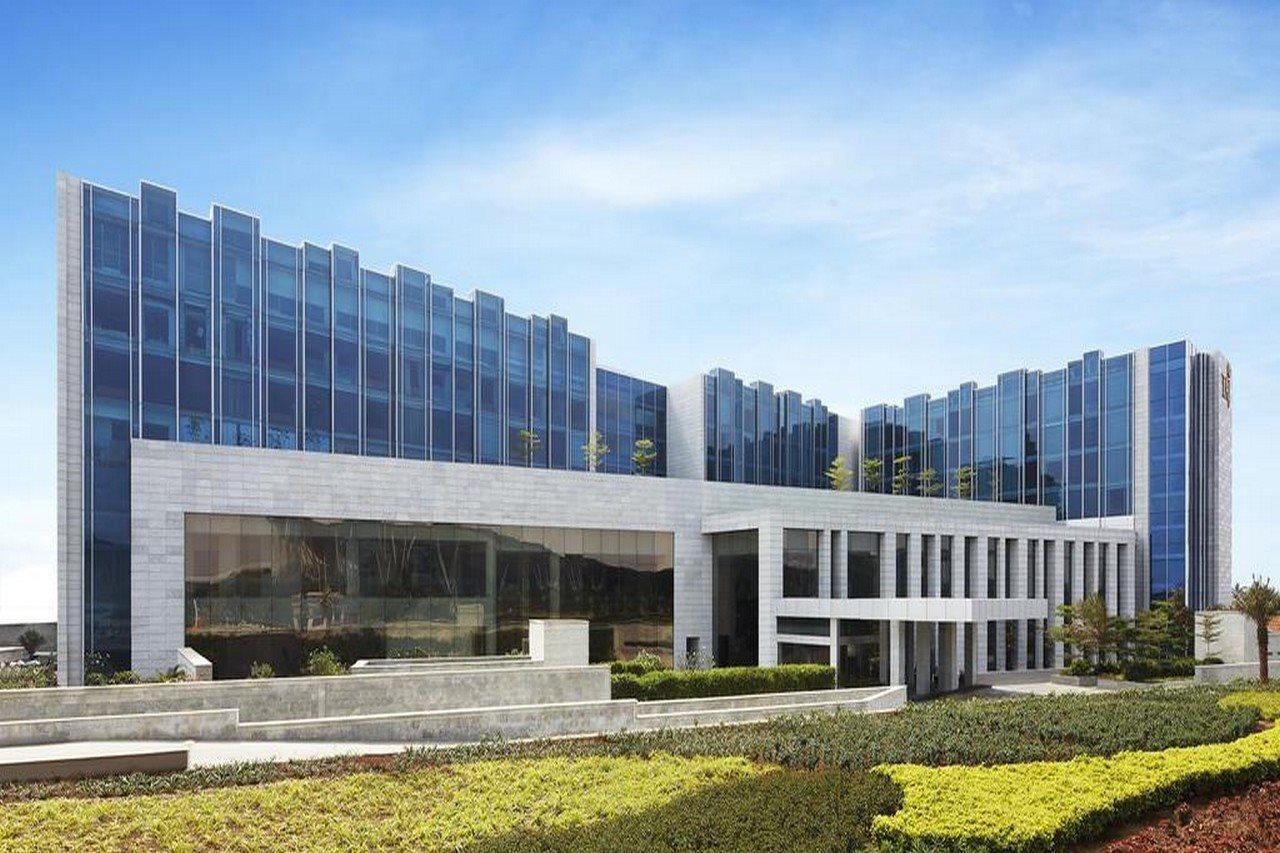 Taj Bangalore Devanahalli Exterior photo The new building of the University of Patras