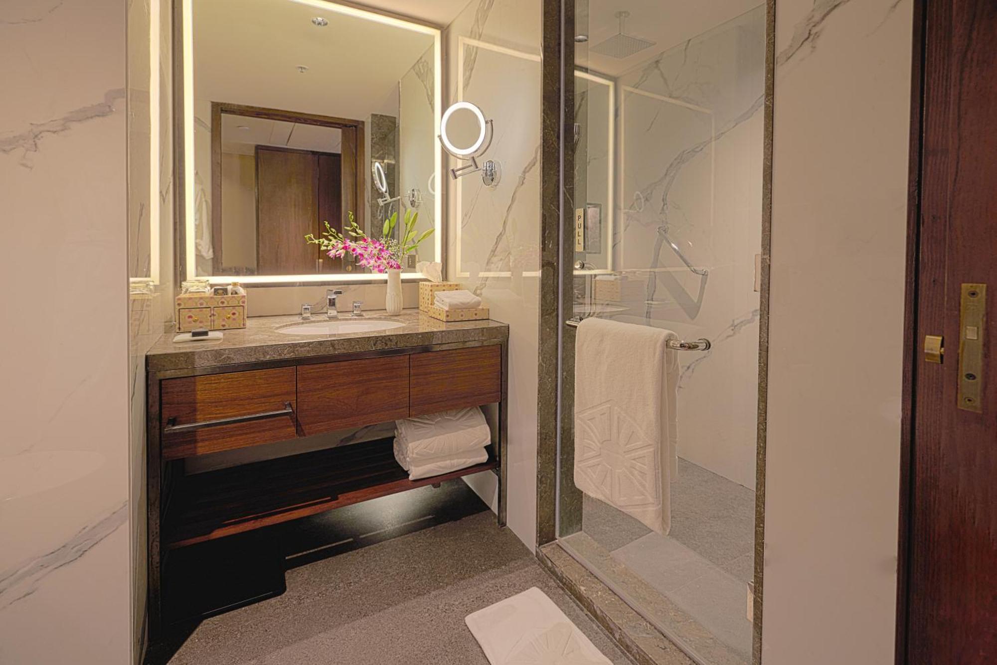 Taj Bangalore Devanahalli Exterior photo Bathroom