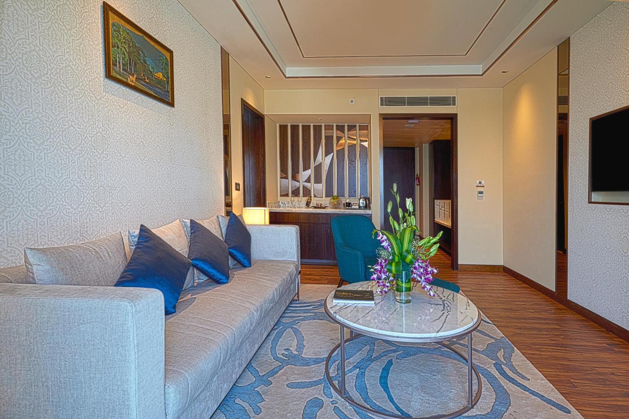 Taj Bangalore Devanahalli Exterior photo A suite at the hotel