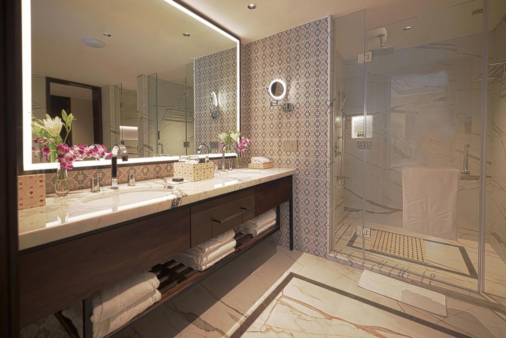 Taj Bangalore Devanahalli Exterior photo Bathroom