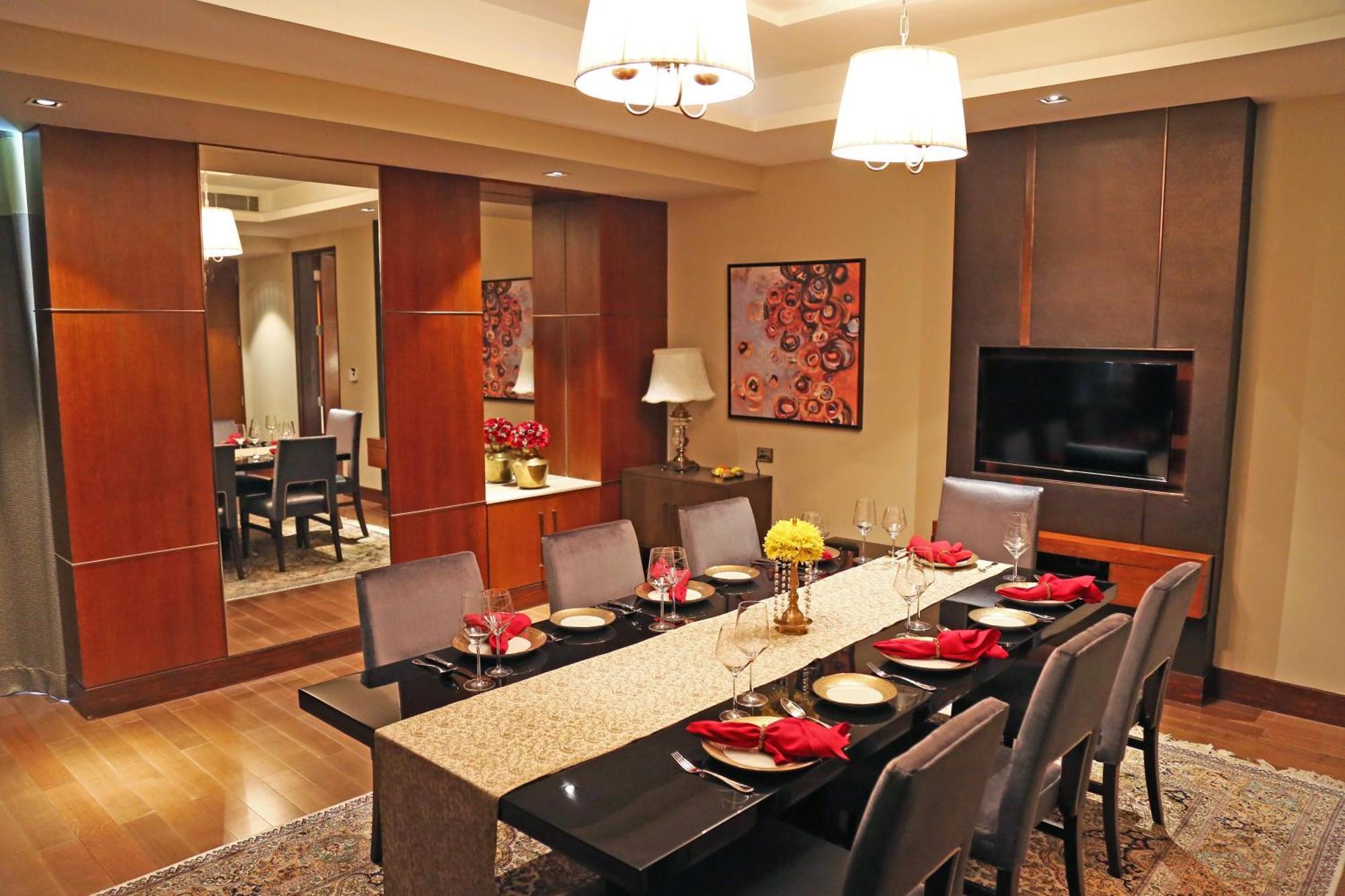 Taj Bangalore Devanahalli Room photo A dining room